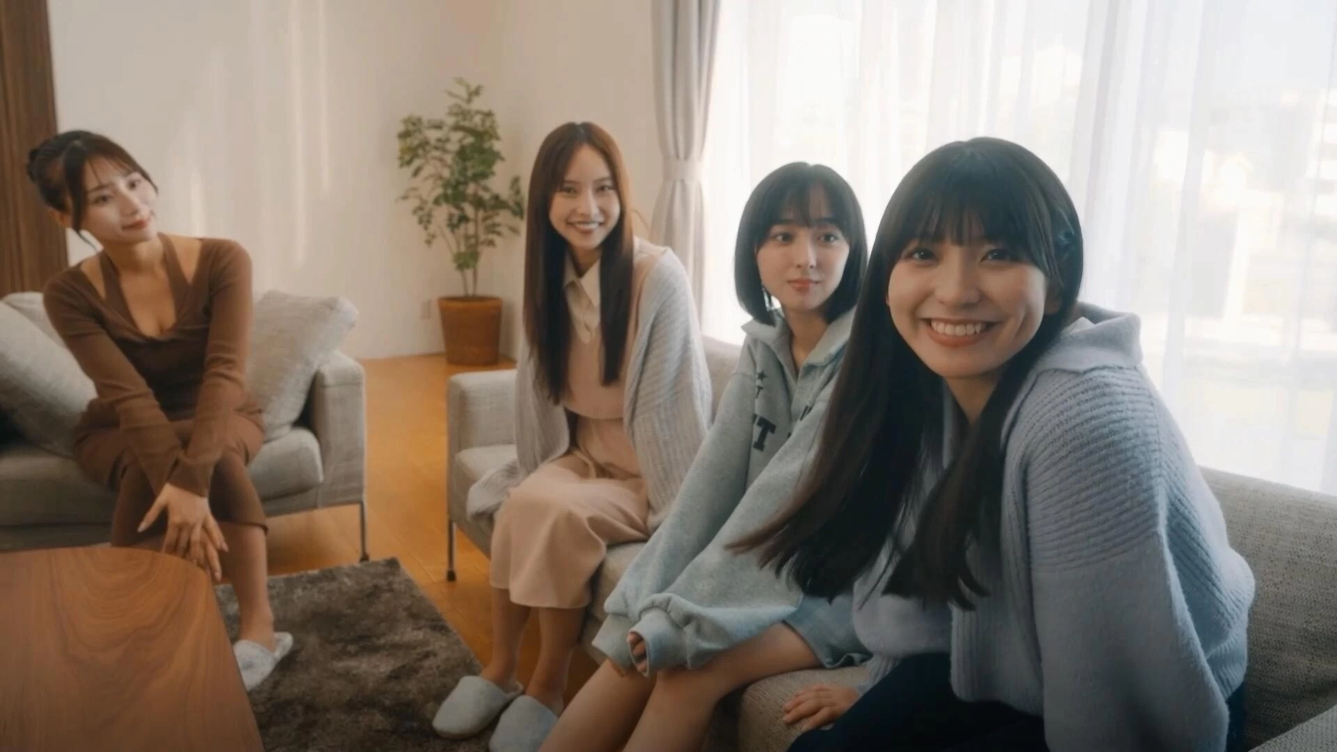 嘟嘟嘟~恋爱信号响不停,美女室友们教我如何淡定?/Roommates, Romance, and Ringing Hearts