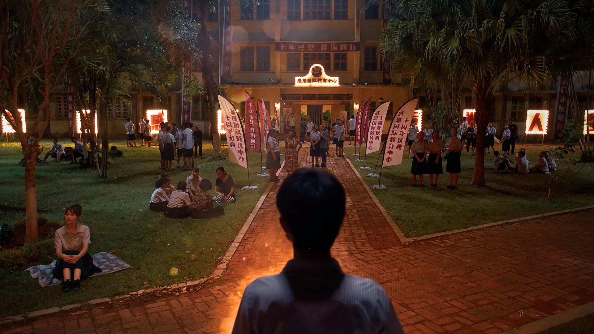 飞越13号房/Breakout 13 第3张